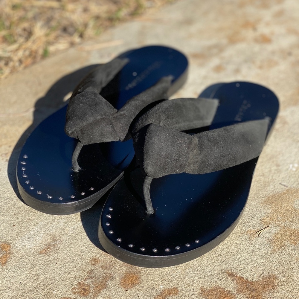 Freda Salvador Cecil slip on sandals flip flop thong style soft cushioned tops 6